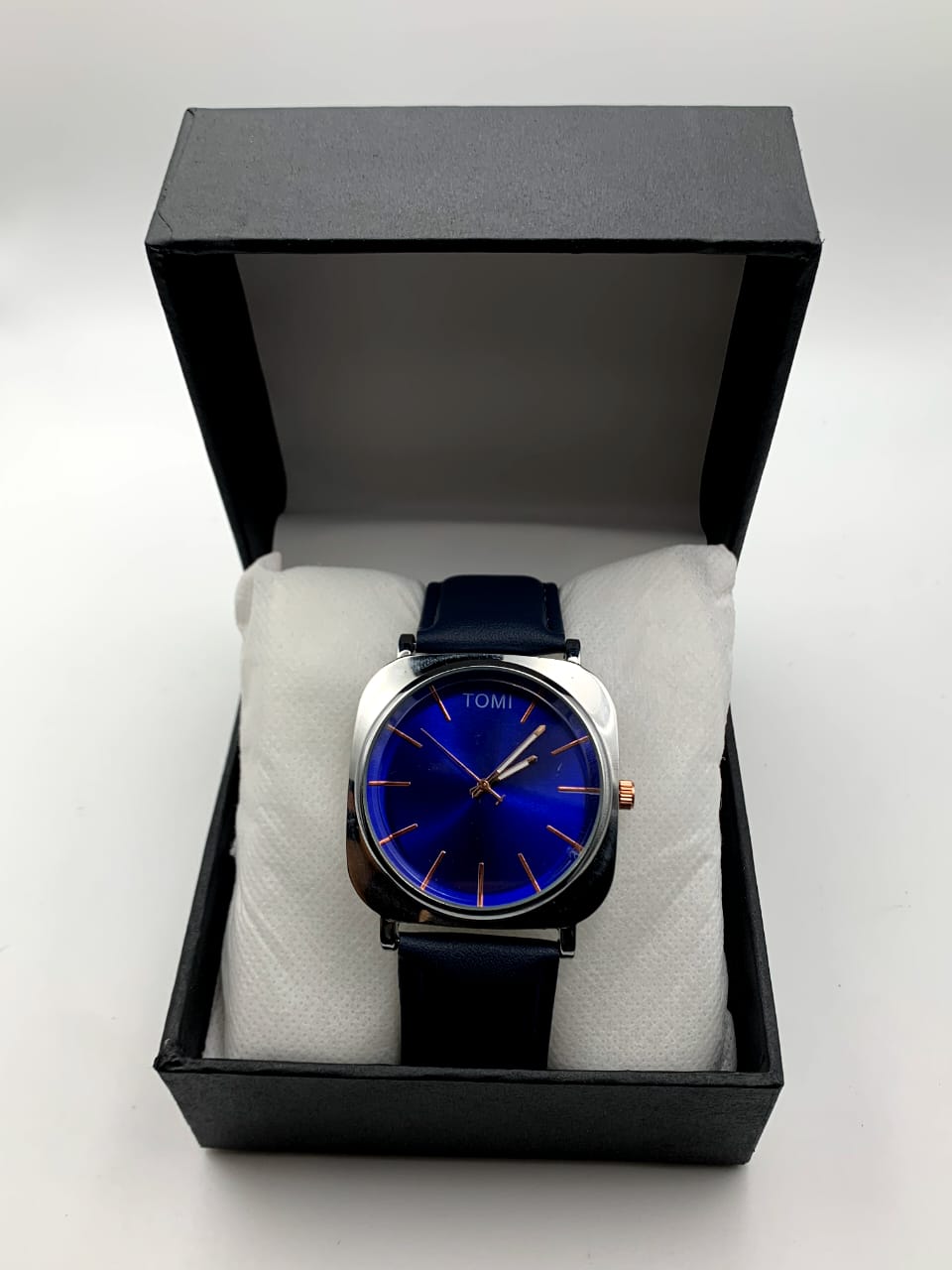 Premium Pure Leather Fashion Watch for Men – Dual Color Options